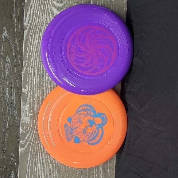 Neon colored Frisbee set of 2 - Picture 1 of 2